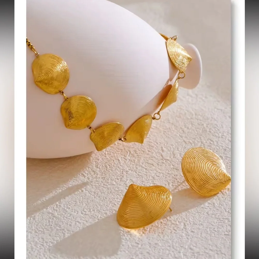 Gold Seashell Statement Necklace & Earring Set – Stainless Steel, PVD plating - Picture 4 of 16
